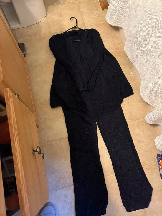 Never worn Barefoot Dreams leisure set - Picture 5 of 8